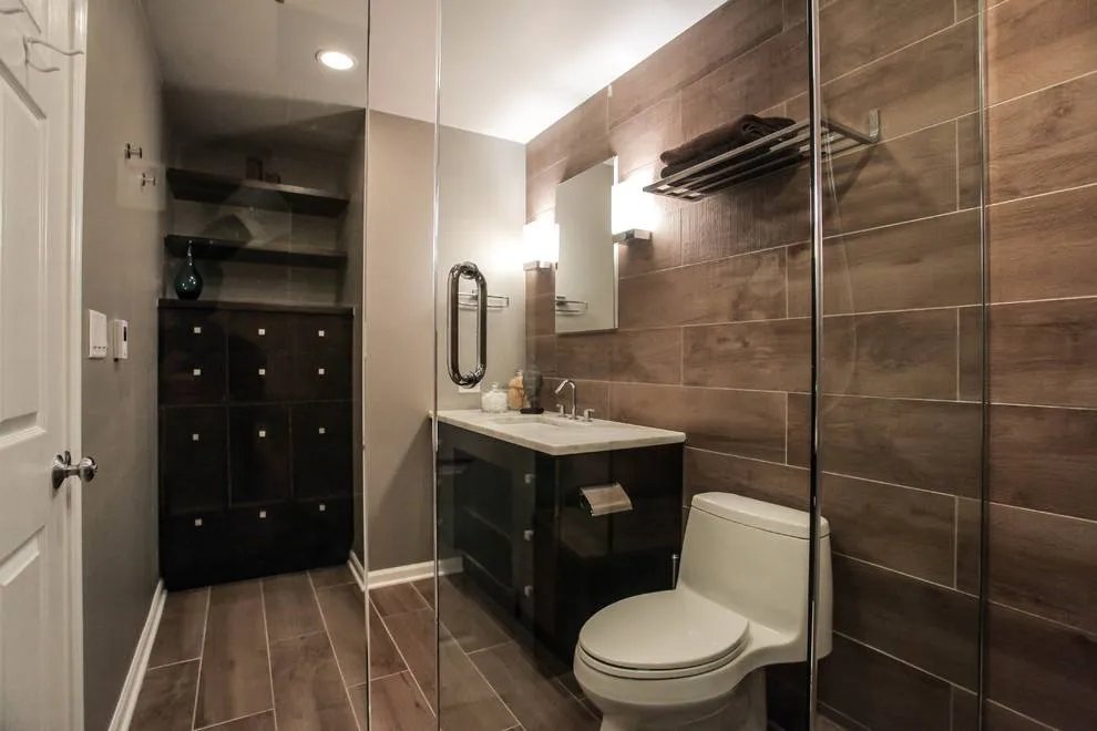 卫生间玻璃隔断注意事项  隔断玻璃门选购技巧