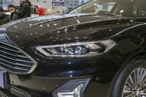 福特蒙迪欧的保养费用很高吗？它的内饰用料差吗？