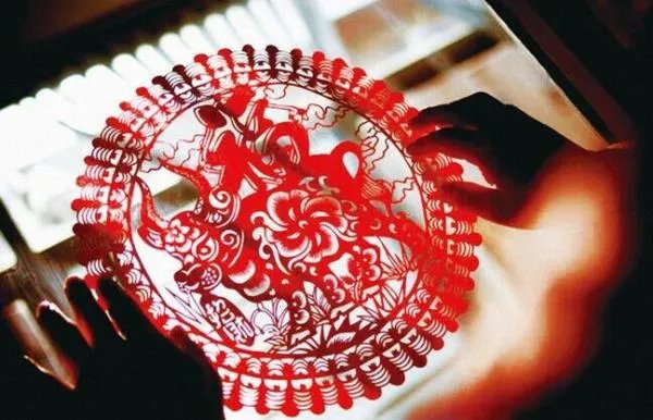 福字窗花怎么贴