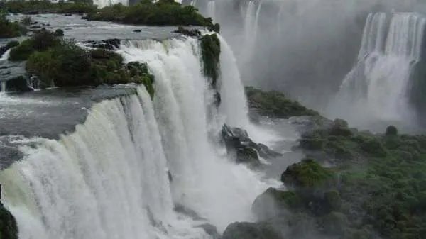 伊瓜苏瀑布到底是怎么来的？