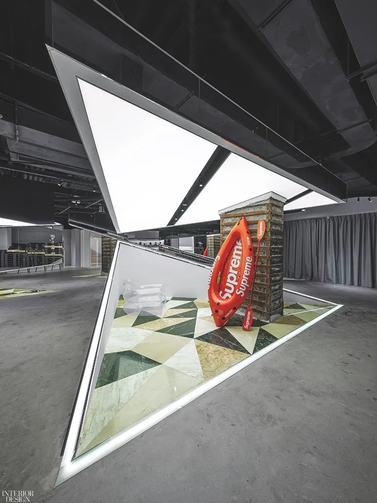 Spacemen为在线零售商打造前卫的上海店