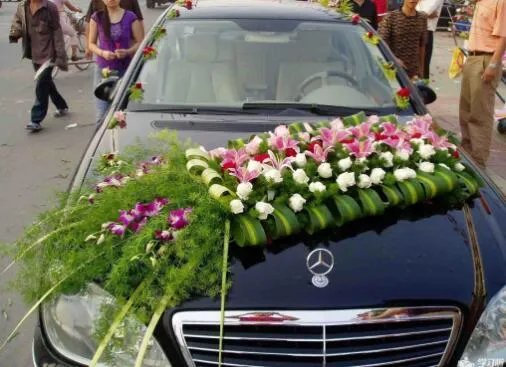 跑婚车一年能挣多少钱 租一个婚车车队多少钱