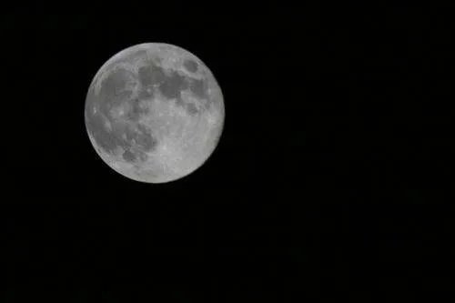 十五的月亮十六圆！这句话中有哪些天文知识？