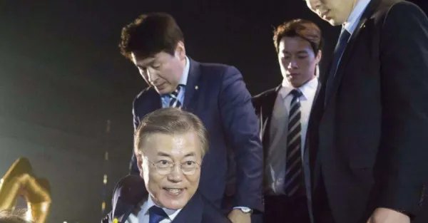 文在寅高颜值保镖为什么辞职？