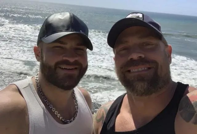 为什么有些年轻的医生感染新冠后去世了，而很多年纪大的患者却能够康复？