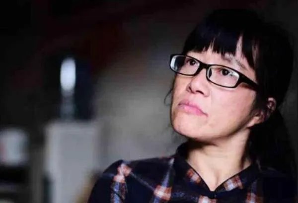 余秀华被家暴后分手,男方赔礼道歉,这场闹剧会就此结束吗?