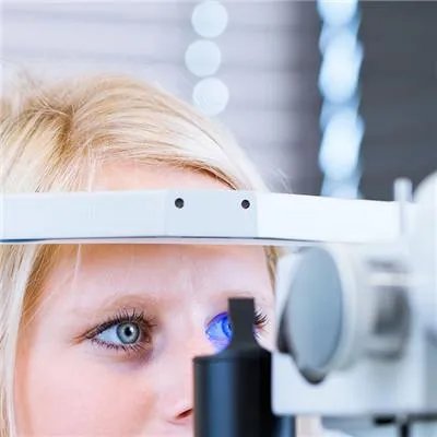 眼睛炫光是什么症状