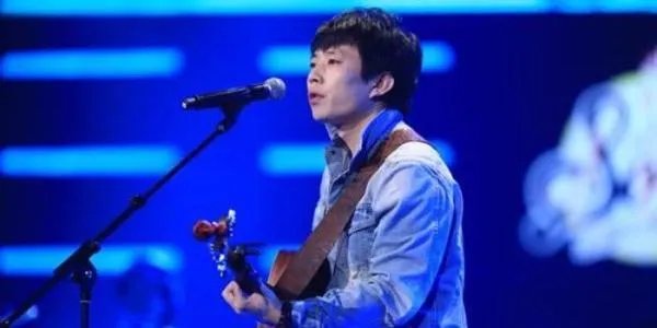 赵雷梁咏琪演唱会违规被罚,你赞同对于明星的这种处罚吗?