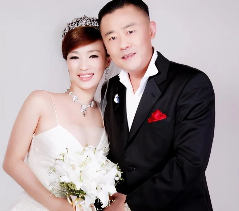 从司机变巨贪，前妻改嫁演员周立波，说的是哪个温州人？