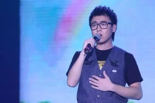 有没有以“小孩小孩你别馋，过了腊八就是年...”为歌词的歌