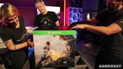 《泰坦陨落(Titan Fall)》收藏版开箱 史上最大盒装巨型机甲来袭!