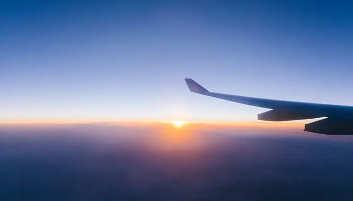 飞机上的黑匣子是什么颜色 飞机上的黑匣子是什么形状