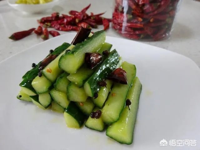 想在家里准备宴请一下朋友,六个人八个菜,大家有什么好的推荐?