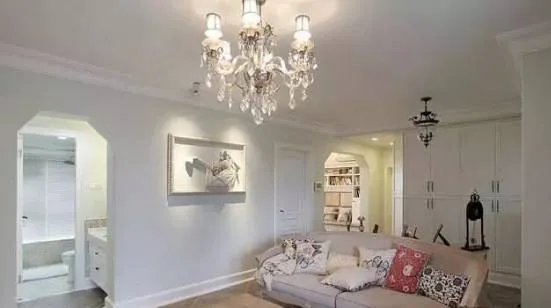 老公一直想不通沙发不靠墙怎么设计？看了这些案例就明白了！