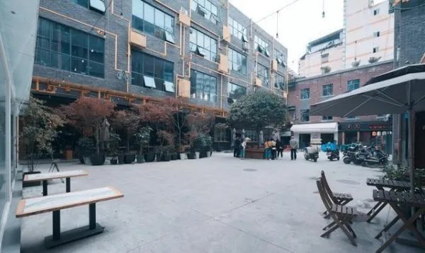 画风略微诡异,成都最小众的创意工厂是什么呢?