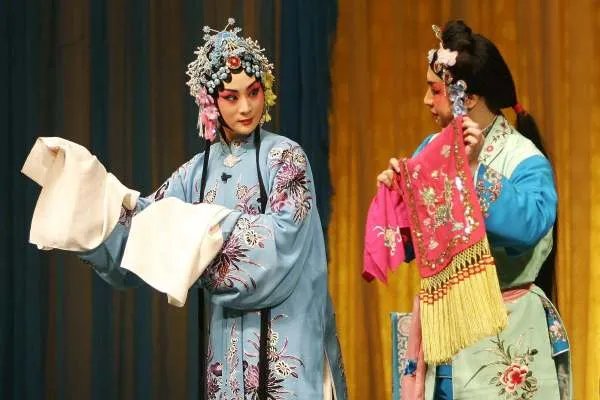 京剧《锁麟囊》里面