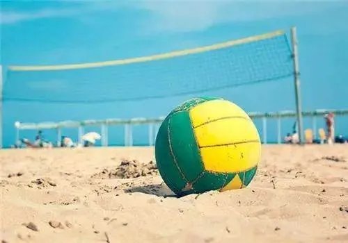 前来吊唁的群众为袁老带来了气排球，这种球究竟有何意义？