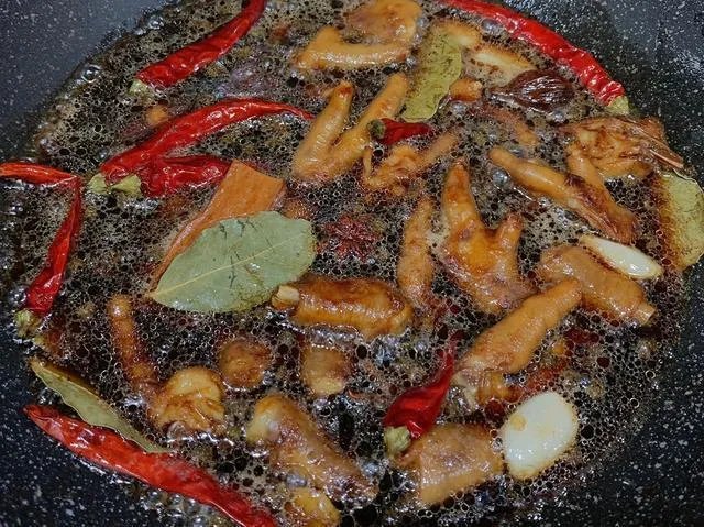 红烧鸡爪怎么做好吃?