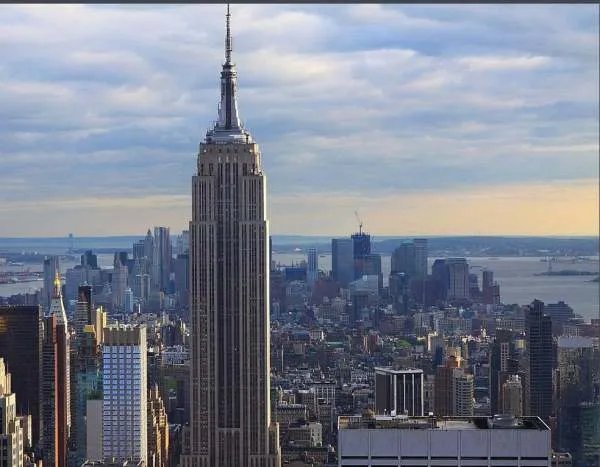 帝国大厦多高