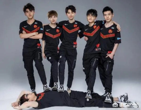 Doinb官宣S9皮肤，FPX这下赚大了，LPL玩家却吐槽：托儿索要成灾，你有何看法？