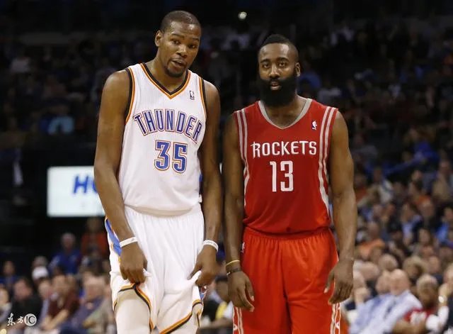 哈登本赛季表现疯狂,他已和KD一档?能列历史第几分卫呢?