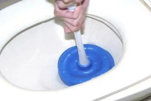 抽水马桶堵了怎么办 掌握这4招便能轻松搞定