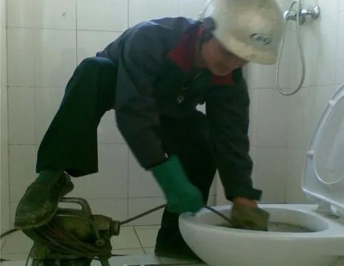 抽水马桶堵了怎么办 掌握这4招便能轻松搞定