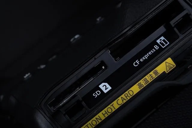 富士发布中画幅无反数码相机GFX100 II