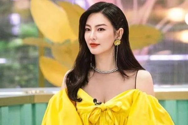 你如何看待张雨绮和李柄熹退出女儿4剩余录制这件事?