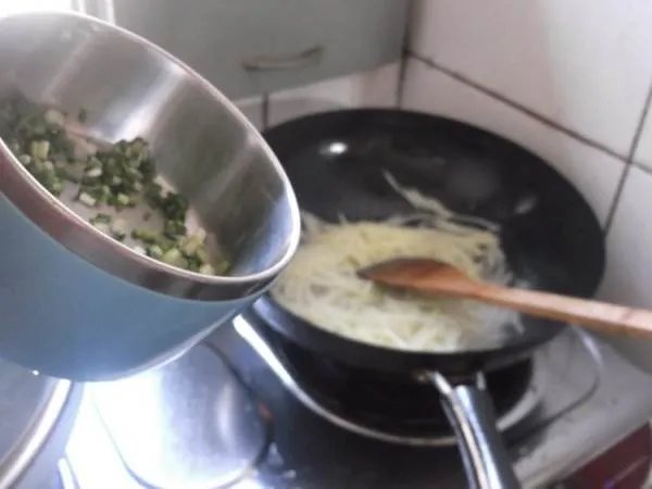 做法,酸溜土豆丝怎么做好吃,酸溜土豆丝的家常做法