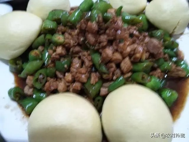 朋友瞒着我叫我女朋友出去KTV玩是什么意思？