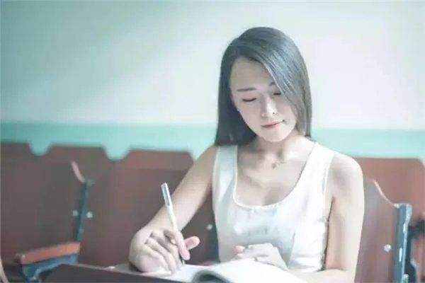 在大学里和一个女学霸谈恋爱是一种什么体验?