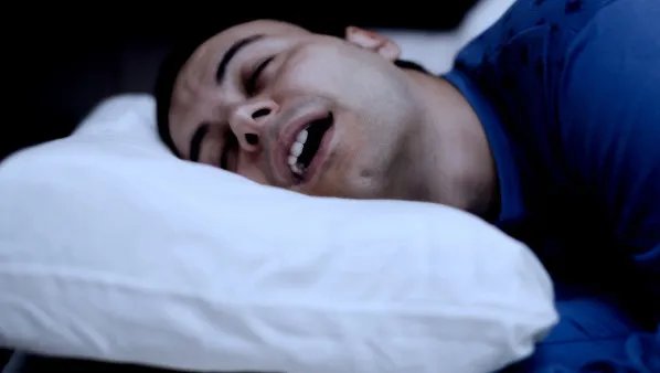 睡觉打呼噜是怎么回事