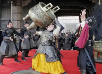 秦武王嬴荡究竟是怎么死的？为什么史书中说他是被鼎砸死的？