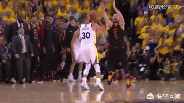 总决赛G1,鲁尼明显对詹姆斯打手犯规，裁判为什么不吹？