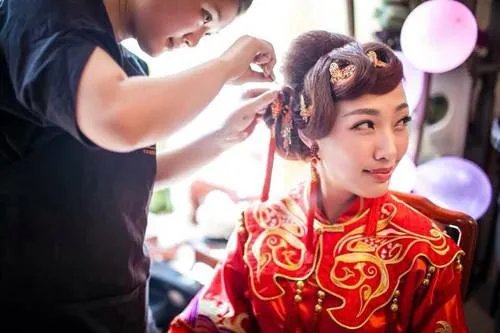 婚礼跟妆师一天多少钱 结婚跟妆钱该谁出