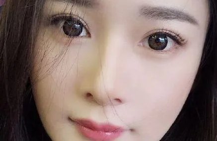 杨幂和卓亨瑜谁长得比较好看?