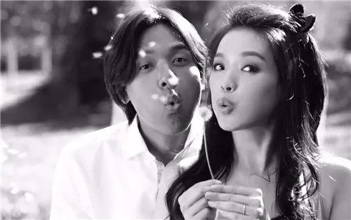 婚礼祝福视频说些什么 录视频祝贺这些你要学会