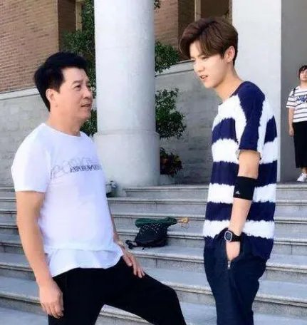 鹿晗的妈妈叫什么名字