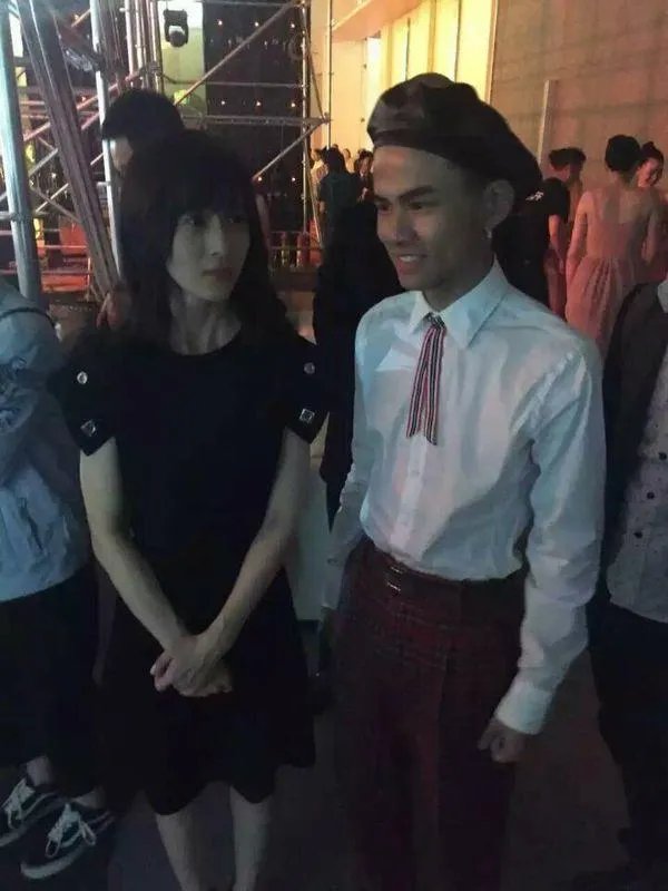 那些网红直播时误关美颜，会是什么样的效果？