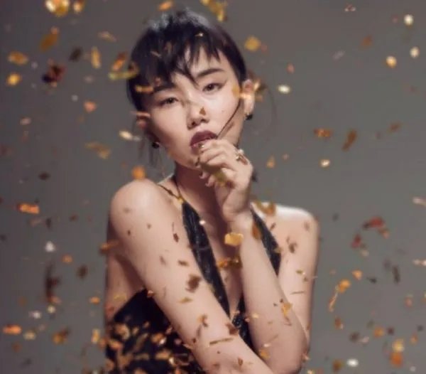 黄龄的《痒》是什么歌？