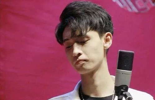 秦霄贤曾被黑粉打电话骂，黑粉是怎样知道秦霄贤手机号的？